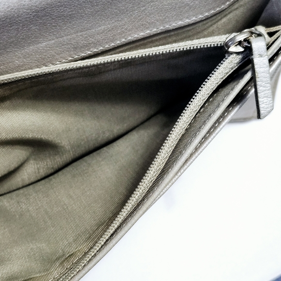 CHANEL Camelia Metallic bifold Wallet - Picture 12 of 12